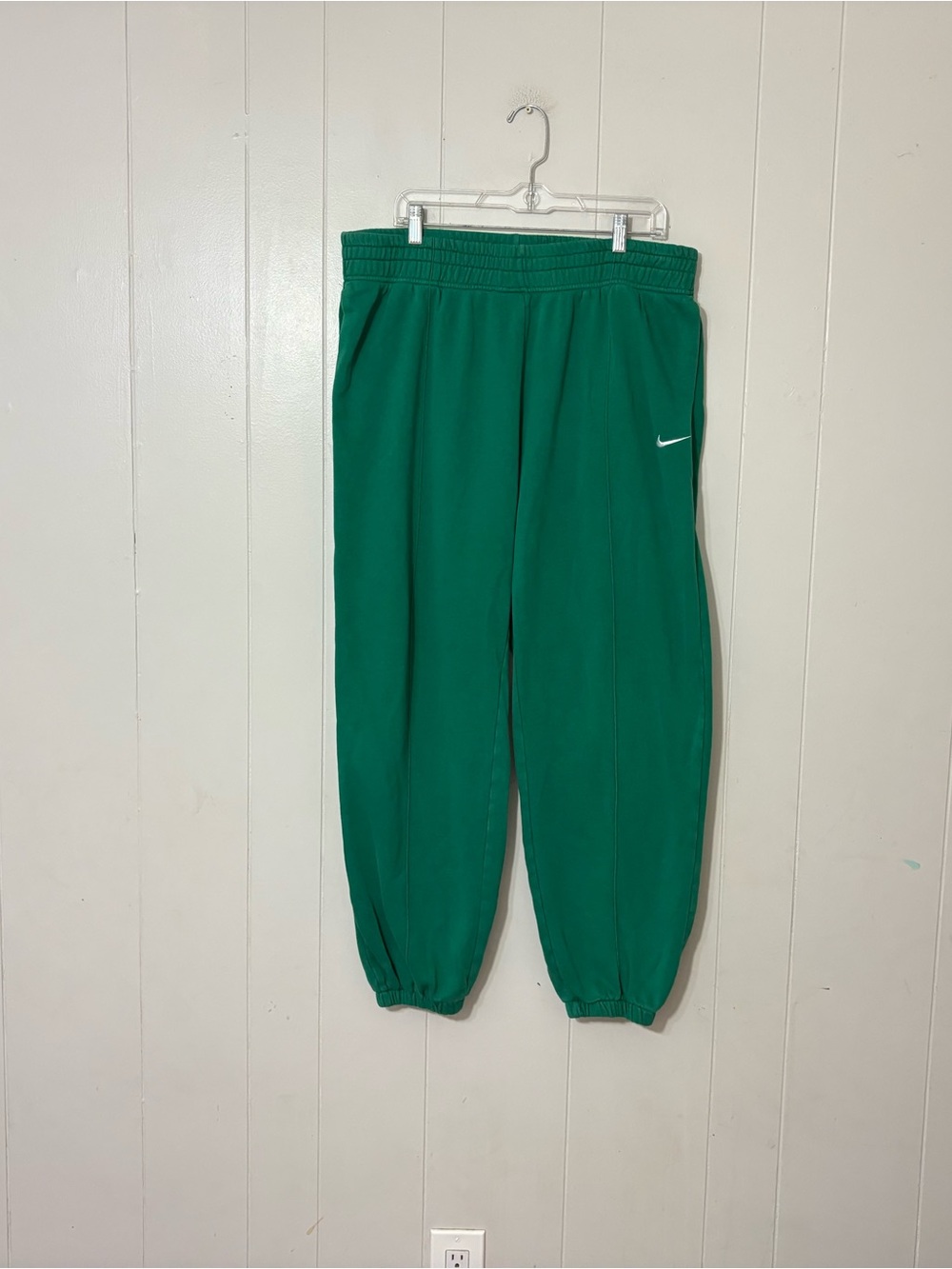 Nike Men’s XL Green Jogger Sweatpants Fleece Athletic Lounge Gym Streetwear